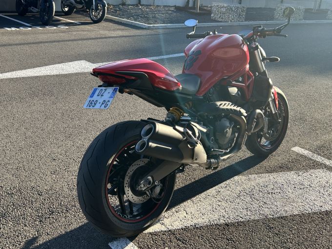 DUCATI MONSTER 821 4