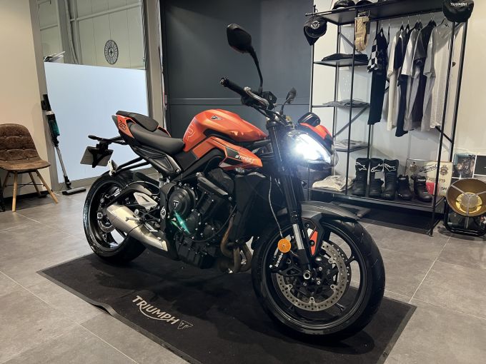 TRIUMPH STREET TRIPLE 765 R 4