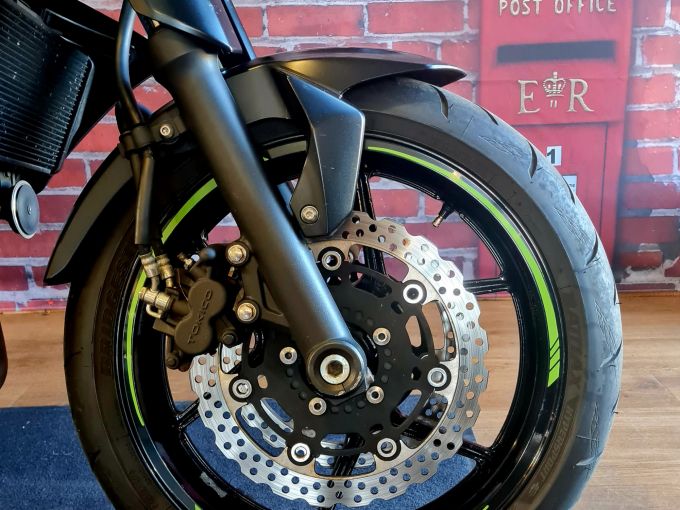 KAWASAKI ER-6 (47.5CV) 4