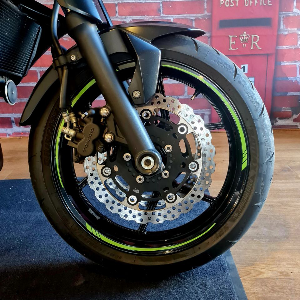 KAWASAKI ER-6 (47.5CV) 4