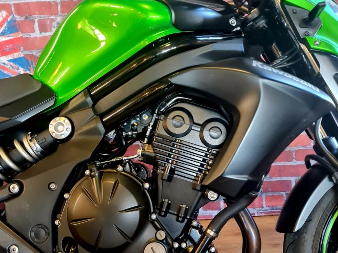 KAWASAKI ER-6 (47.5CV) 4