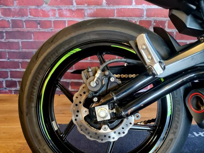 KAWASAKI ER-6 (47.5CV) 4