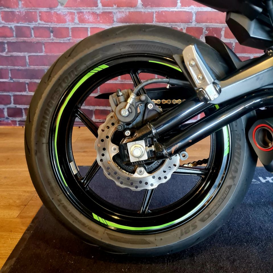 KAWASAKI ER-6 (47.5CV) 4