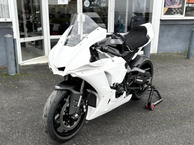 YAMAHA YZF 1000 R1 4