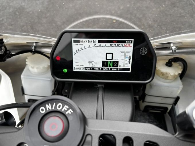 YAMAHA YZF 1000 R1 4