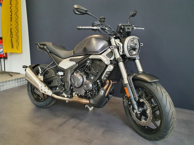VOGE 500 AC 4