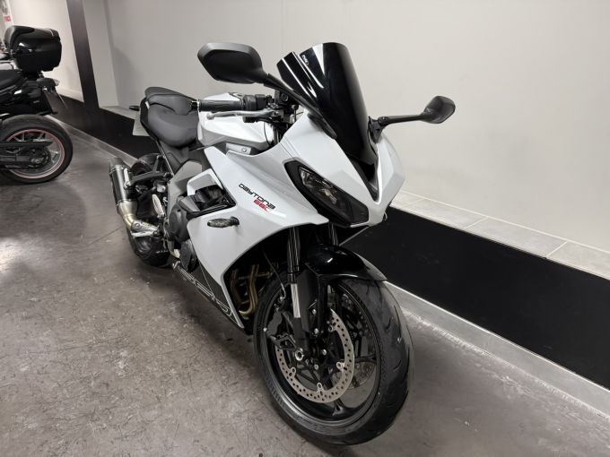 TRIUMPH 	DAYTONA 660 4