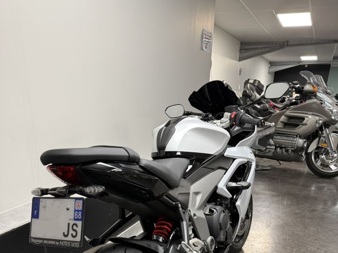 TRIUMPH 	DAYTONA 660 4
