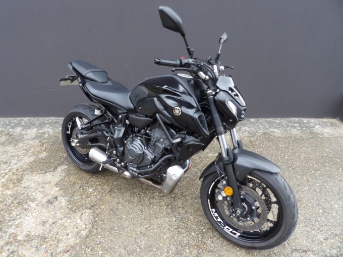YAMAHA MT-07 (47.5CV) 4