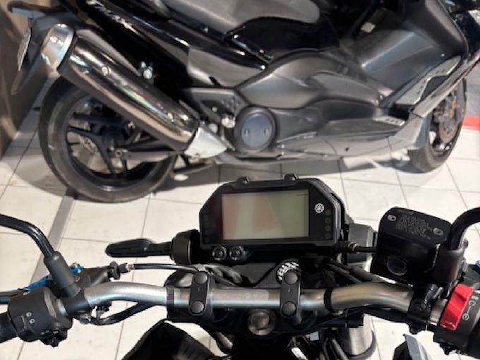 YAMAHA MT-03 4