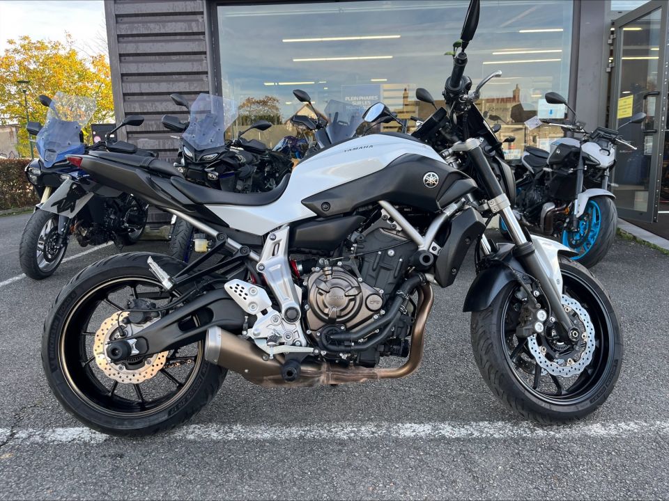 YAMAHA MT-07 (47.5CV) 4