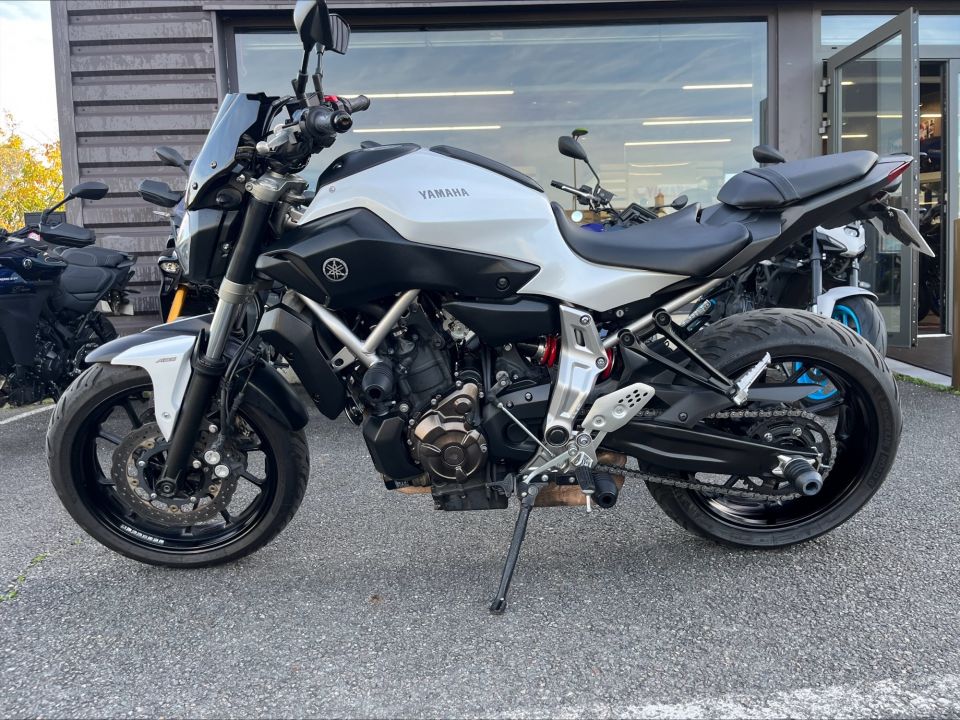 YAMAHA MT-07 (47.5CV) 4