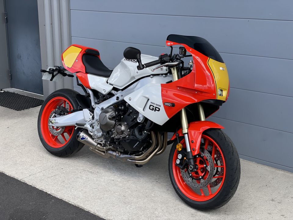 YAMAHA XSR 900 GP 4