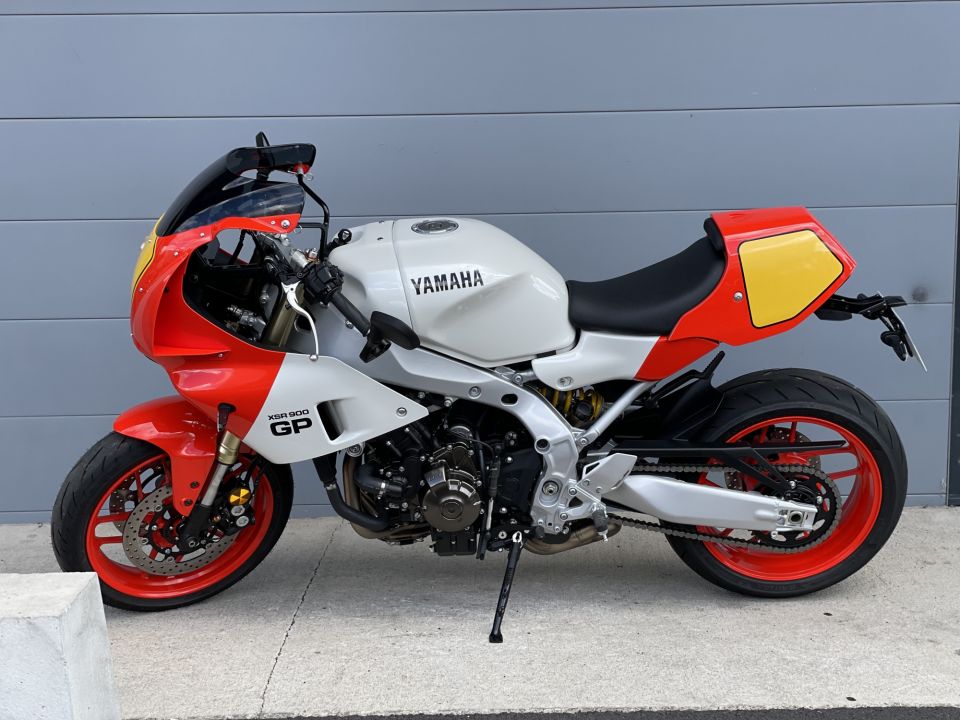 YAMAHA XSR 900 GP 4