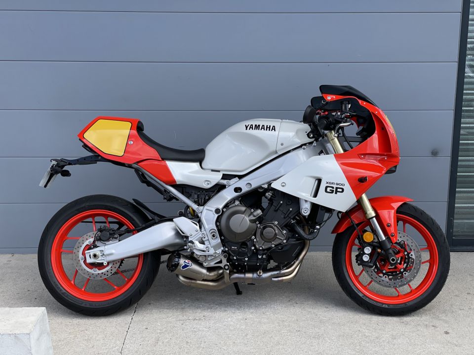 YAMAHA XSR 900 GP 4