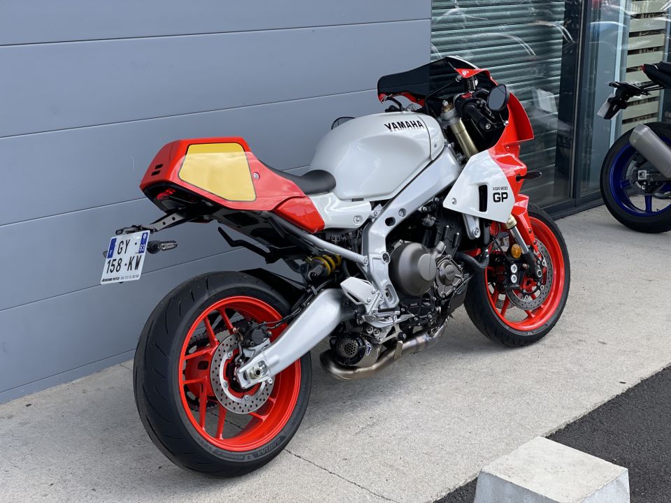 YAMAHA XSR 900 GP 4