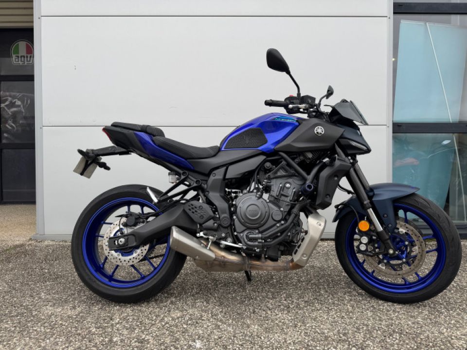 YAMAHA MT-07 4