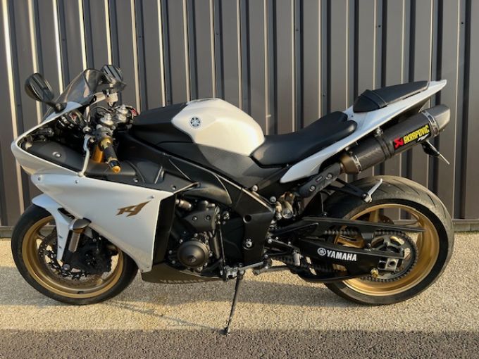 YAMAHA YZF 1000 R1 CROSS PLANE 4