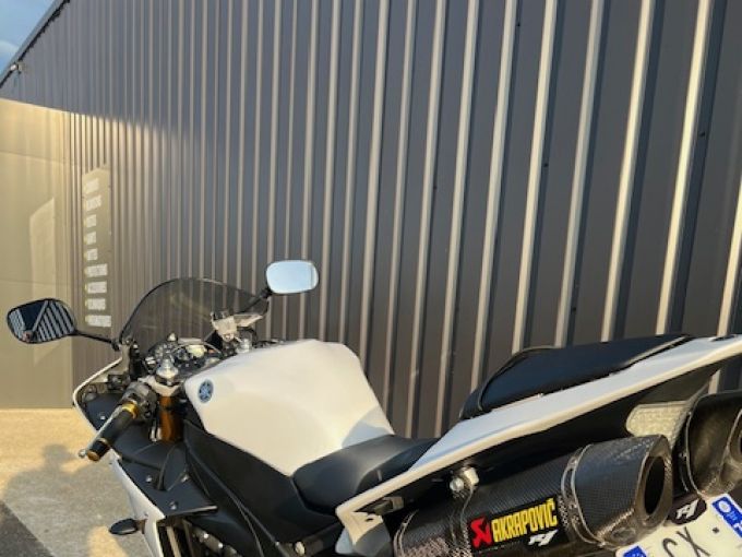 YAMAHA YZF 1000 R1 CROSS PLANE 4