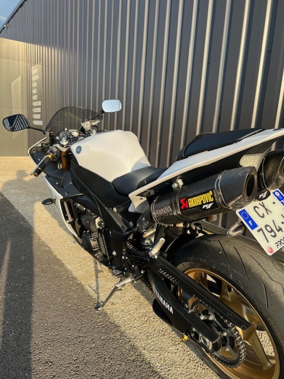 YAMAHA YZF 1000 R1 CROSS PLANE 4