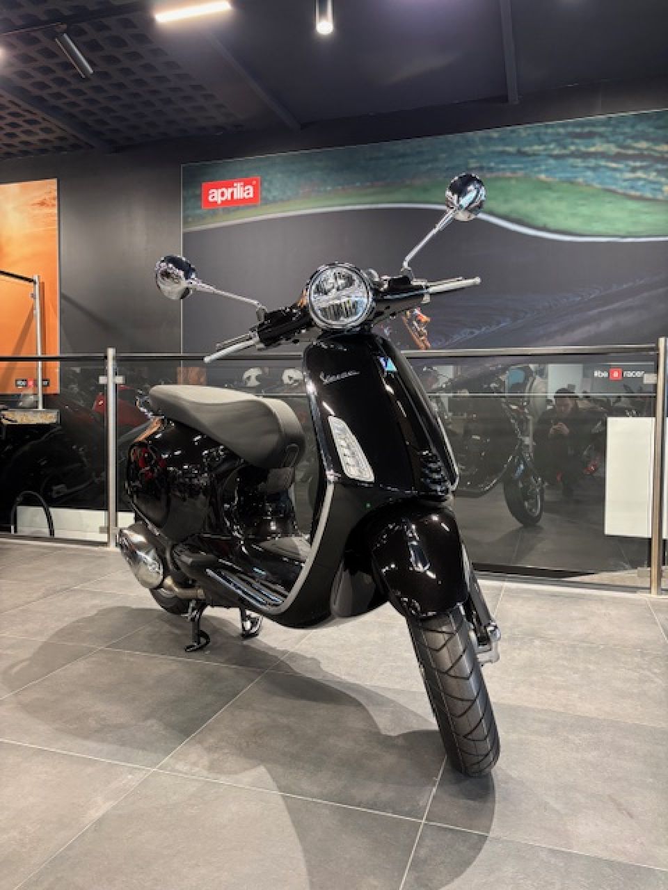 VESPA PRIMAVERA 125 4