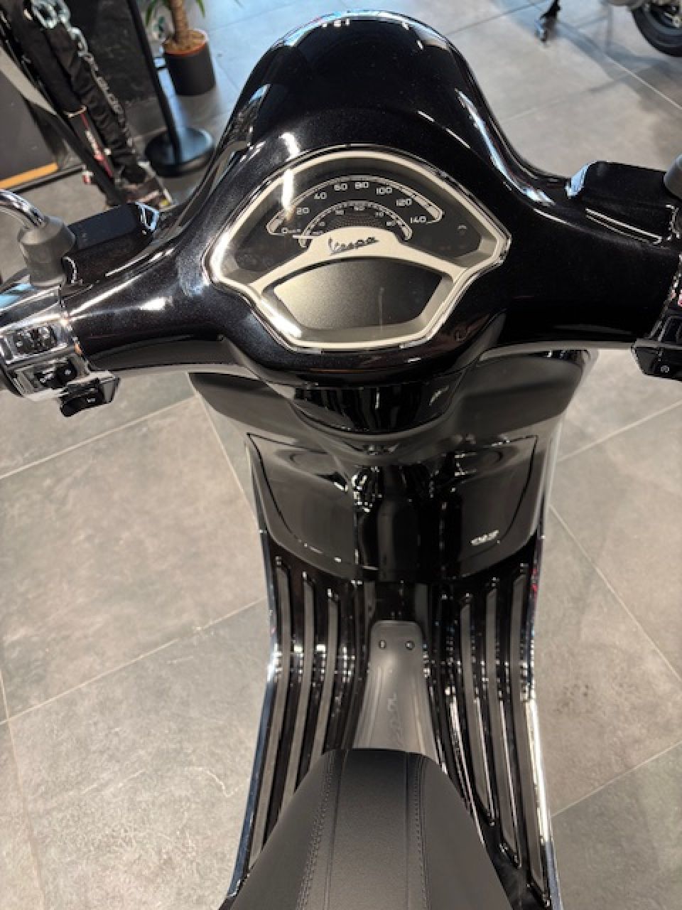 VESPA PRIMAVERA 125 4