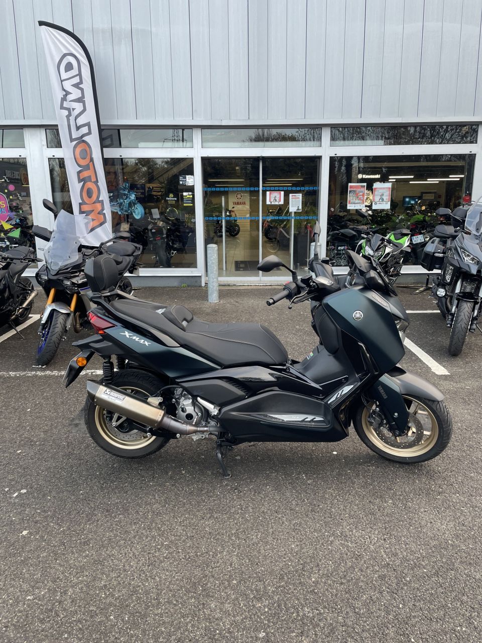 YAMAHA XMAX 300 Tech Max 4