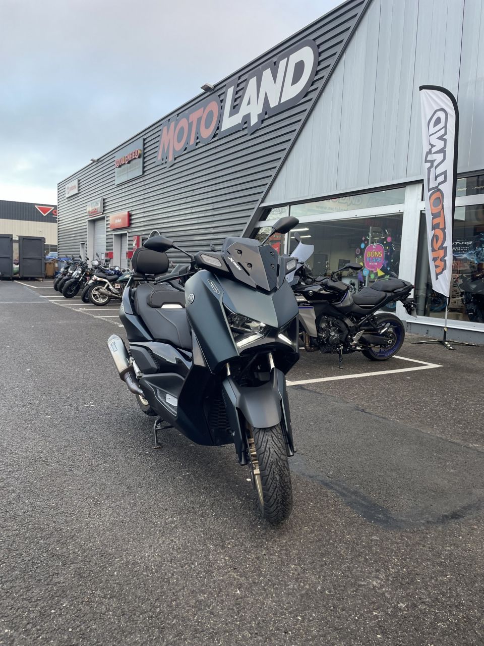 YAMAHA XMAX 300 Tech Max 4