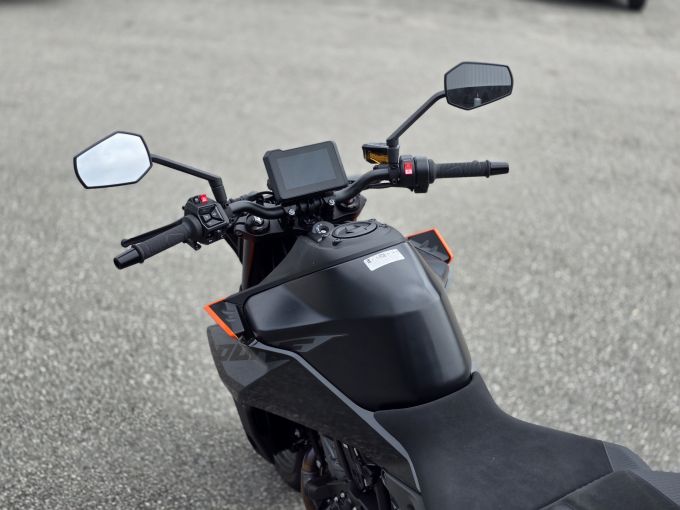 KTM 990 DUKE 4