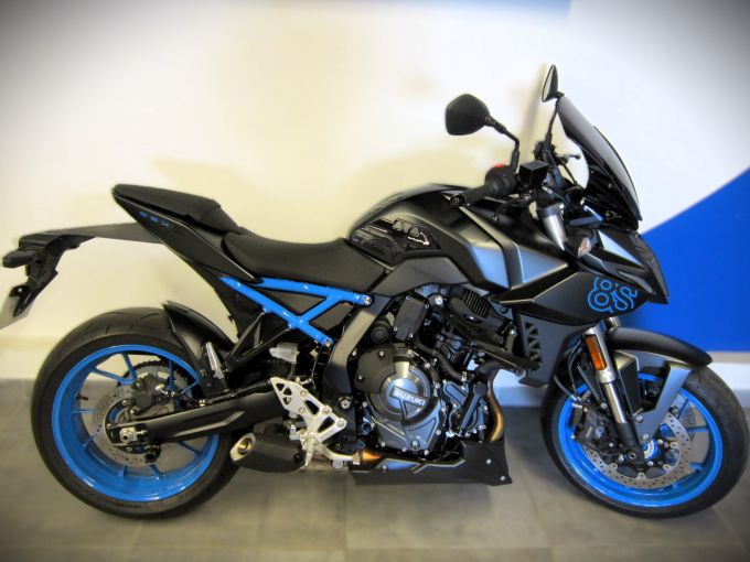 SUZUKI GSX-8S A2 4