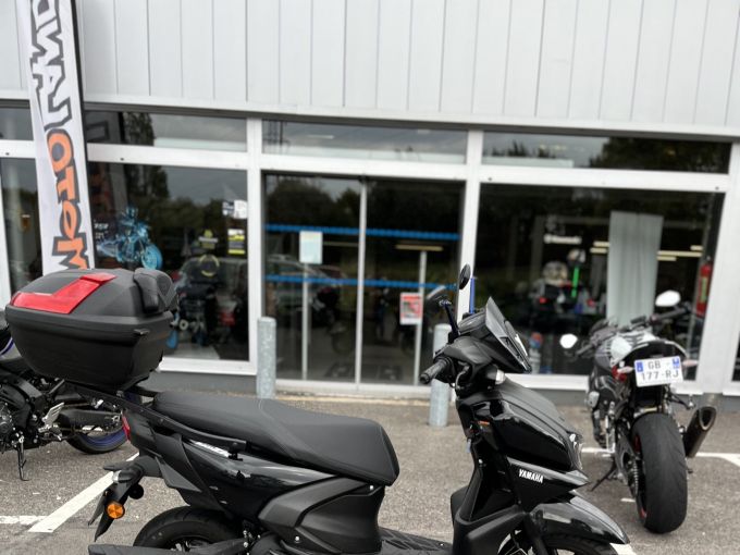 YAMAHA RayZR 125 4