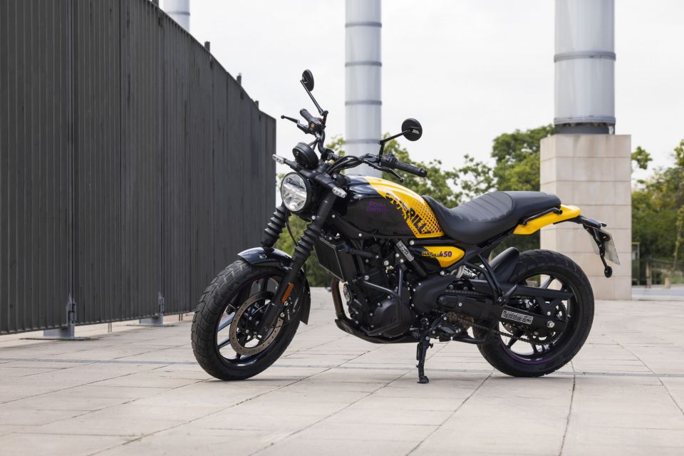ROYAL ENFIELD Guerilla 450 4