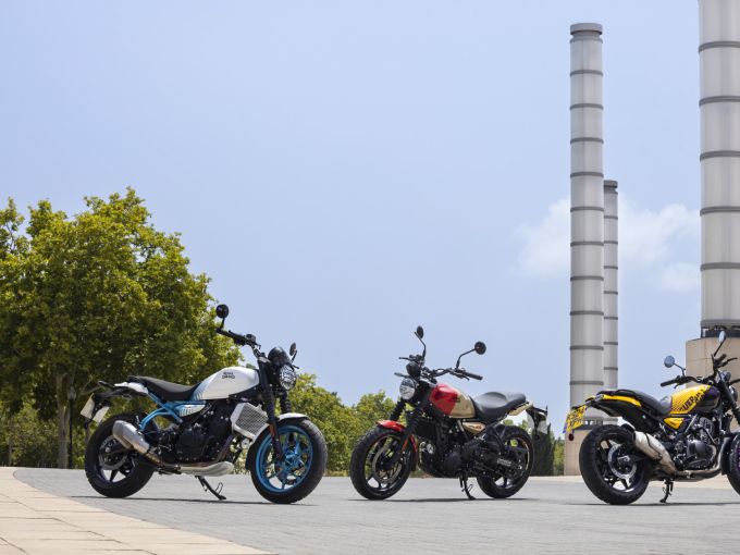 ROYAL ENFIELD Guerilla 450 4