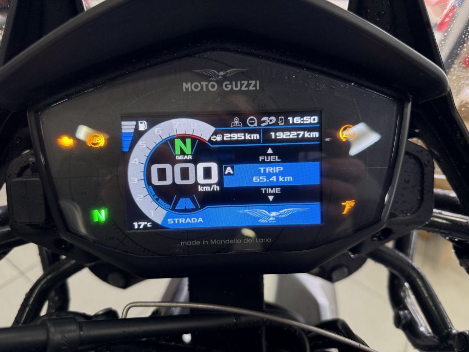 MOTO GUZZI V85 TT 850 4