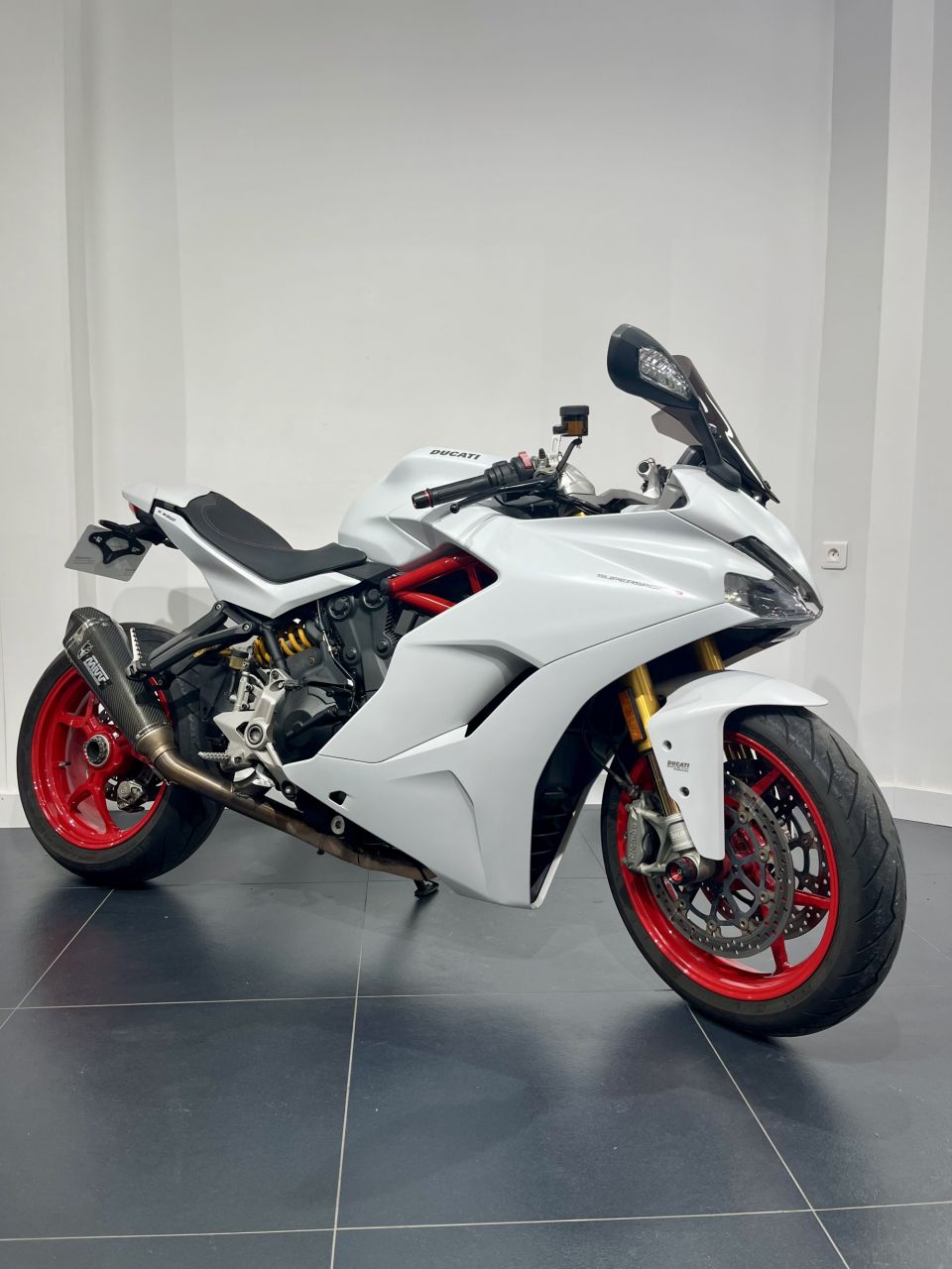 DUCATI SUPERSPORT 939S 4