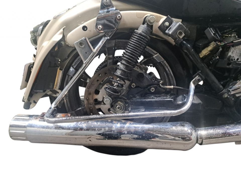 HARLEY-DAVIDSON TOURING STREET GLIDE 1800 CVO 4