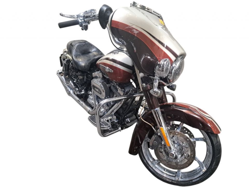 HARLEY-DAVIDSON TOURING STREET GLIDE 1800 CVO 4