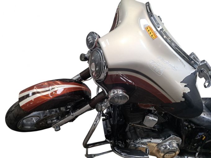 HARLEY-DAVIDSON TOURING STREET GLIDE 1800 CVO 4