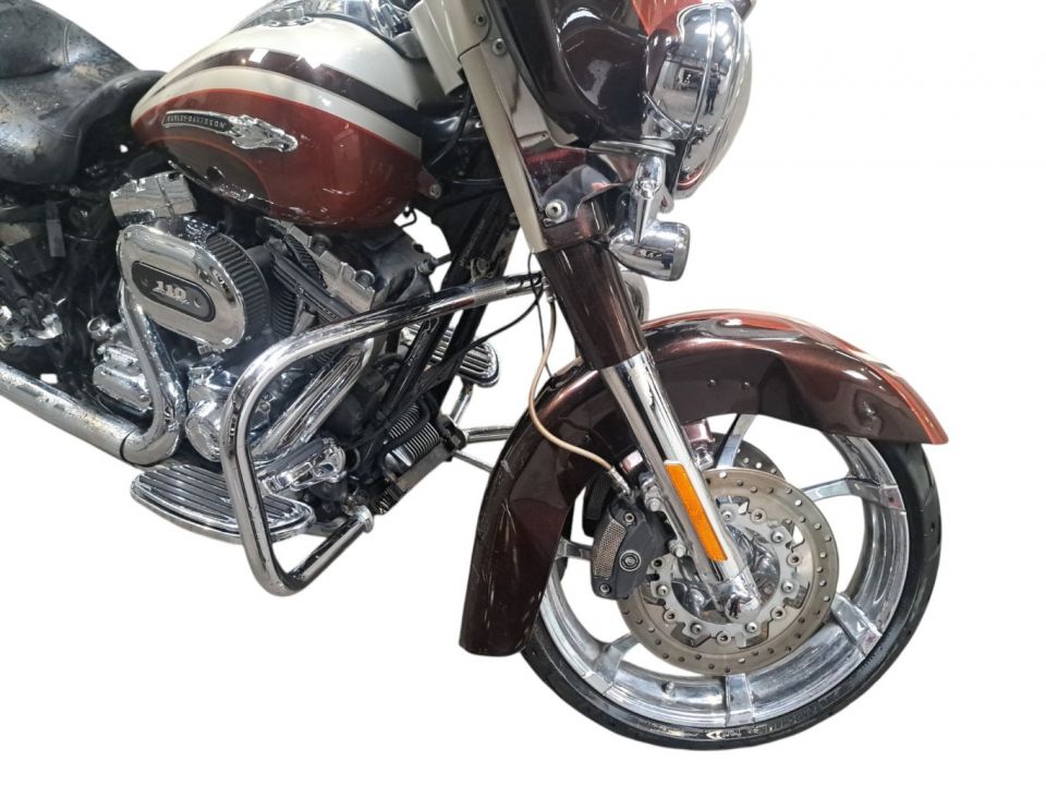 HARLEY-DAVIDSON TOURING STREET GLIDE 1800 CVO 4