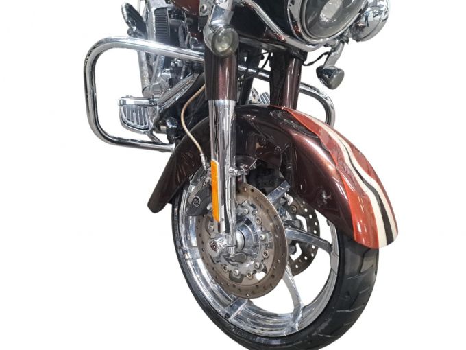 HARLEY-DAVIDSON TOURING STREET GLIDE 1800 CVO 4