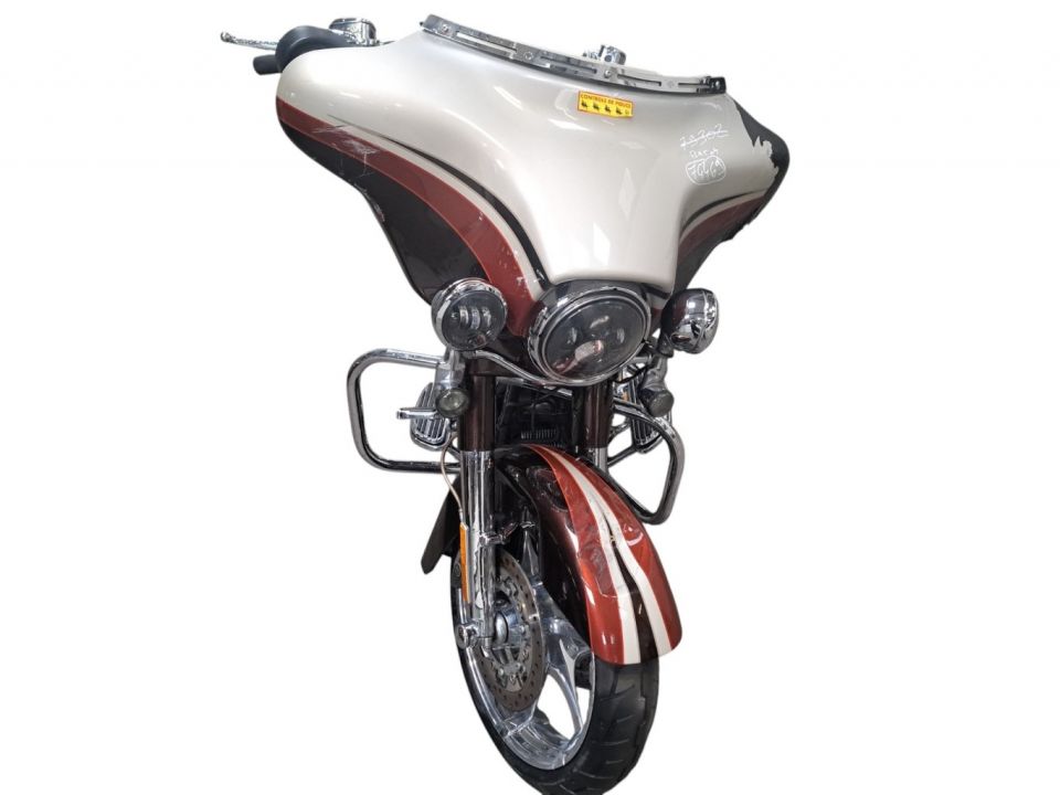 HARLEY-DAVIDSON TOURING STREET GLIDE 1800 CVO 4