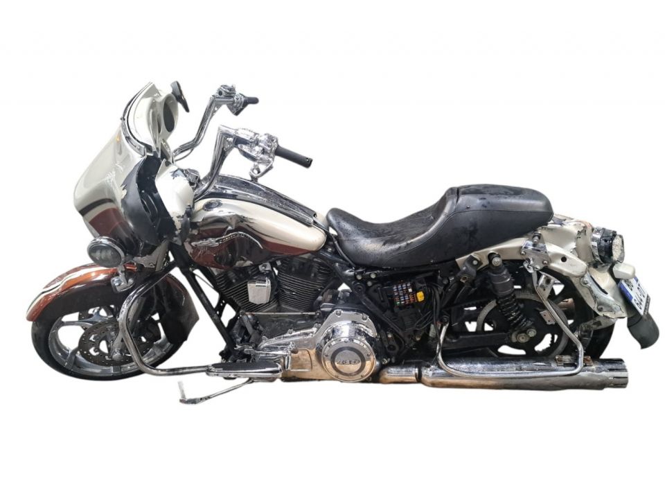 HARLEY-DAVIDSON TOURING STREET GLIDE 1800 CVO 4