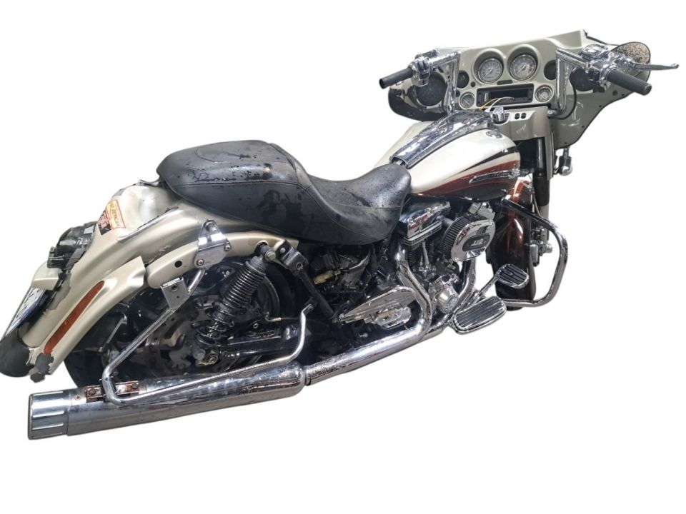 HARLEY-DAVIDSON TOURING STREET GLIDE 1800 CVO 4