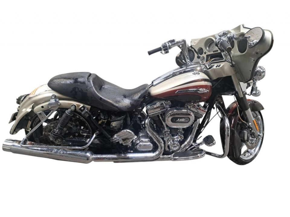 HARLEY-DAVIDSON TOURING STREET GLIDE 1800 CVO 4