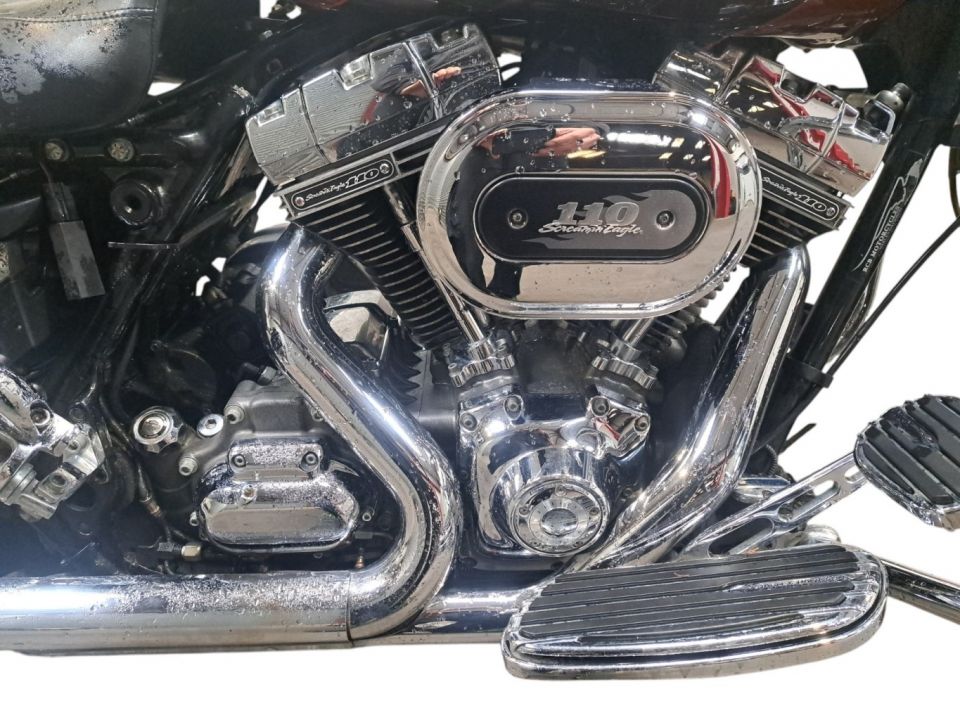 HARLEY-DAVIDSON TOURING STREET GLIDE 1800 CVO 4