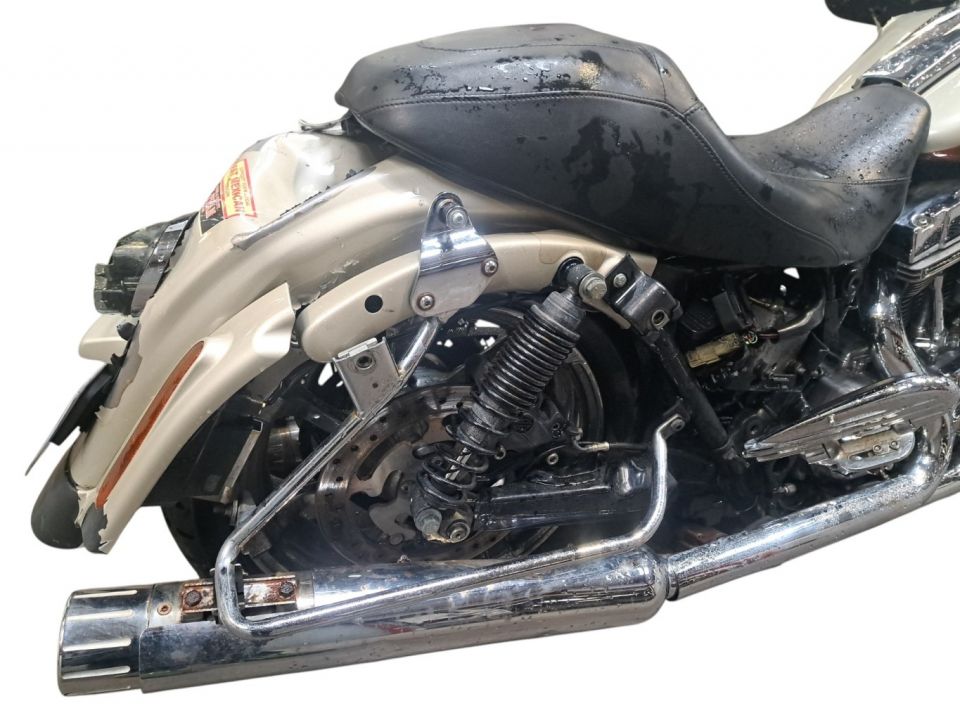 HARLEY-DAVIDSON TOURING STREET GLIDE 1800 CVO 4