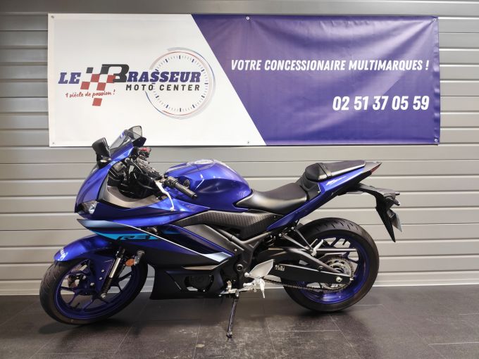 YAMAHA YZF-R3 4