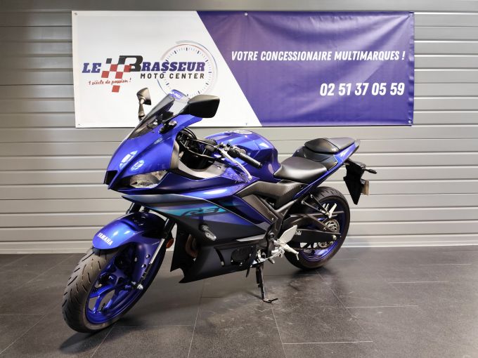 YAMAHA YZF-R3 4