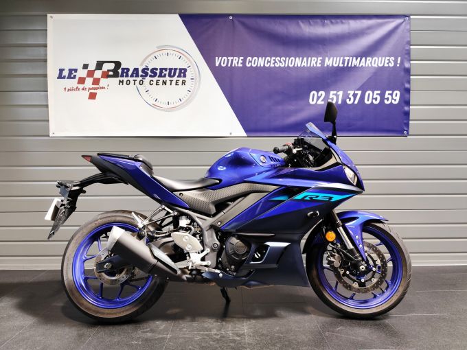 YAMAHA YZF-R3 4