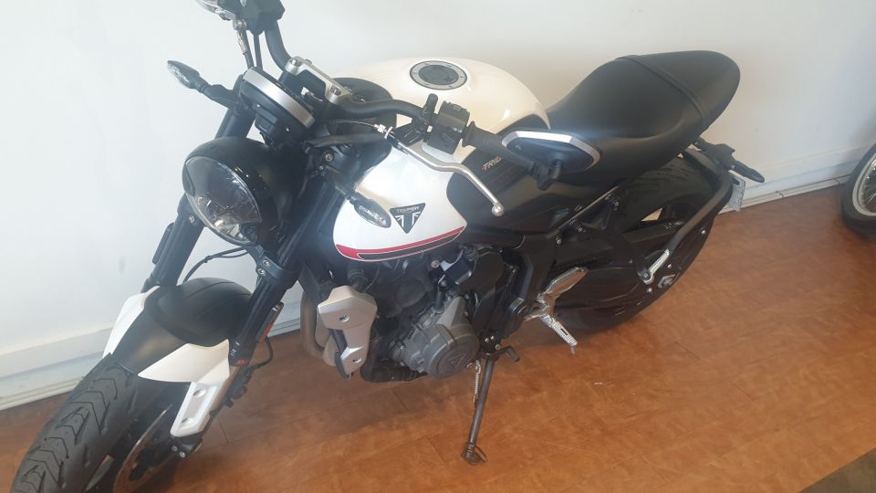 TRIUMPH TRIDENT 660 4